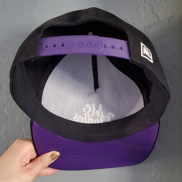 MeUndies snap-back baseball cap and tote - Picture 2 of 3